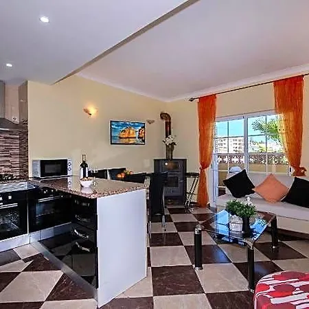 B47 - Walkway Beachview Place Hotel Lagos