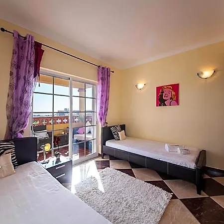 B47 - Walkway Beachview Place Hotel Lagos
