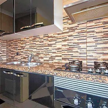 B47 - Walkway Beachview Place 3* Lagos