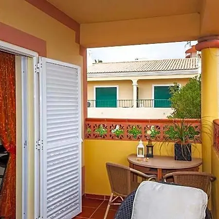 B47 - Walkway Beachview Place 3*